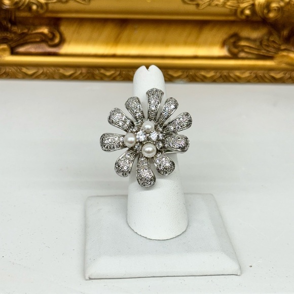 Black & Silver Rhinestone Starfish Ring - Bold Ocean-Inspired Statement Jewelry - Picture 2 of 4